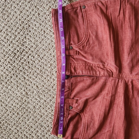 Carve 6 in shorts size 6, rust color - Picture 6 of 6